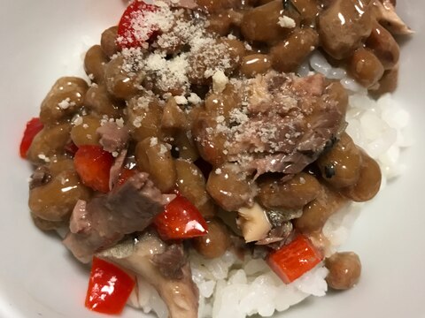 オイルサーディンとパプリカの納豆丼